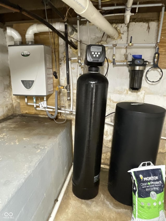 6593 N 800 W, Elwood, IN 46036 - utility room featuring tankless water heater