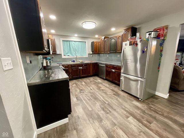 6593 N 800 W, Elwood, IN 46036 - kitchen featuring stainless steel appliances, decorative backsplash, light wood-style floors, a sink, and recessed lighting