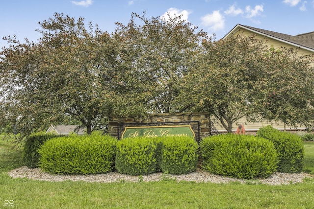9018 E Gayle Dr, Morgantown, IN 46160 - view of community sign