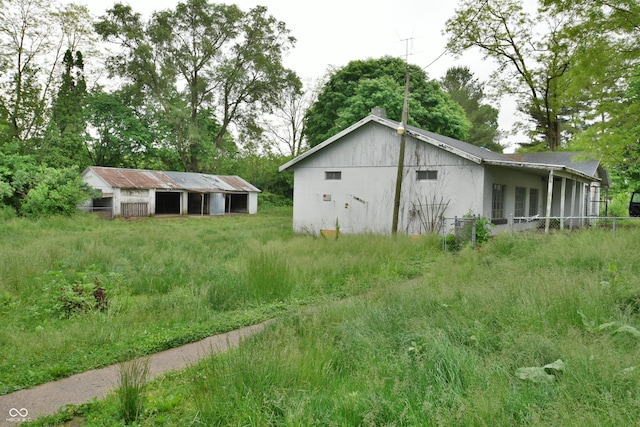 10577 Dalton Rd, Hagerstown, IN 47346 - view of side of property with an outbuilding