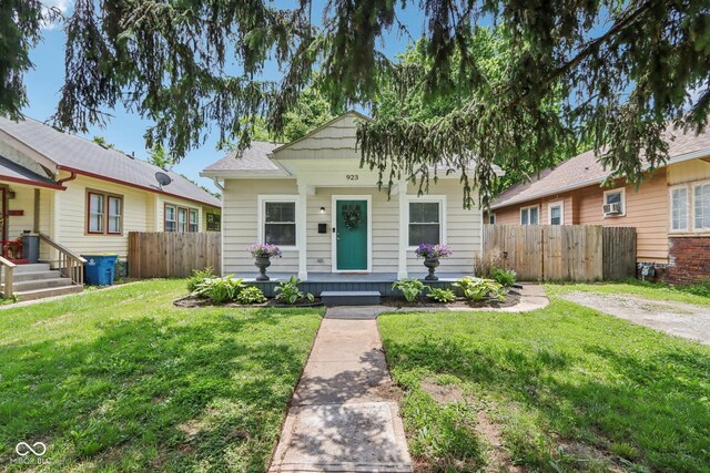 923 42nd St, Indianapolis, IN 46205 - view of bungalow-style house
