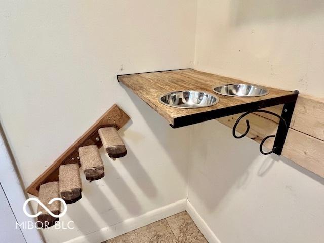 1834 Chandler Ln, Columbus, IN 47203 - detailed view of baseboards