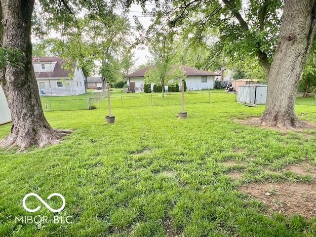 1834 Chandler Ln, Columbus, IN 47203 - view of yard