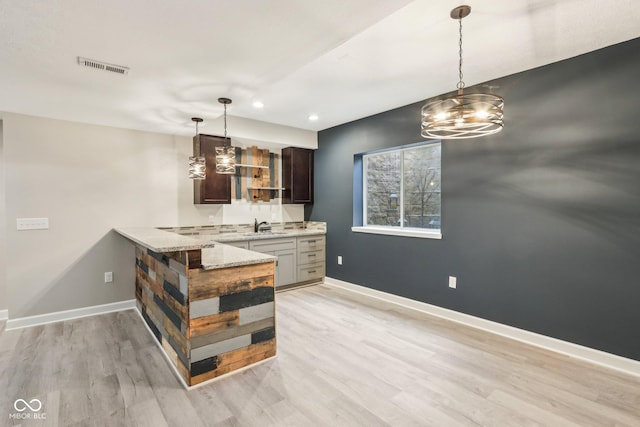 644 Ridge Gate Dr, Brownsburg, IN 46112 - kitchen with a sink, a chandelier, light wood-style floors, baseboards, and recessed lighting