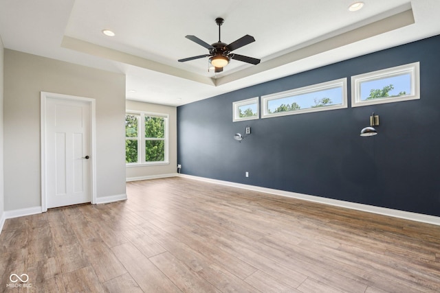 644 Ridge Gate Dr, Brownsburg, IN 46112 - spare room featuring a tray ceiling, a ceiling fan, wood finished floors, baseboards, and recessed lighting