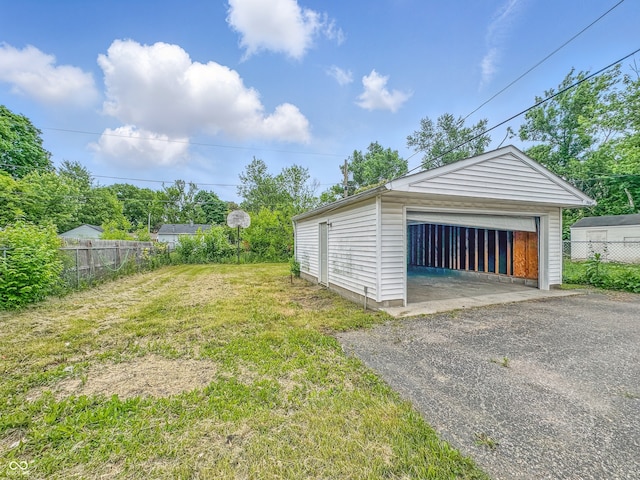 3615 N Dequincy St, Indianapolis, IN 46218 - view of yard featuring a garage and an outdoor structure