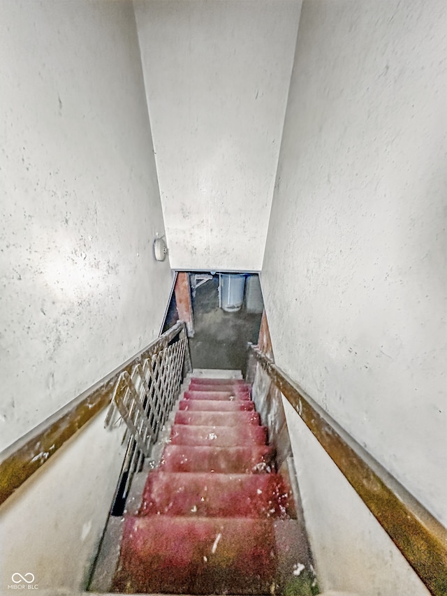 3615 N Dequincy St, Indianapolis, IN 46218 - view of staircase