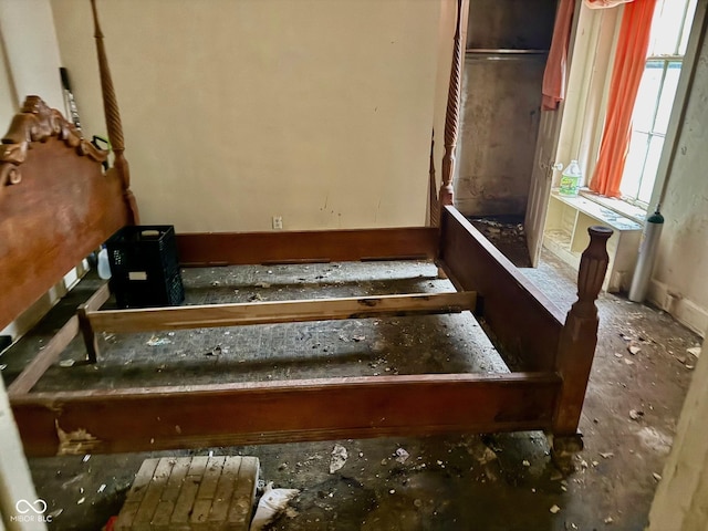 621 E Main St, Muncie, IN 47305 - stairway with baseboards