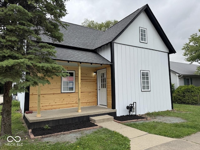 317 W Pierson St, Greenfield, IN 46140 - view of front of home featuring a shingled roof