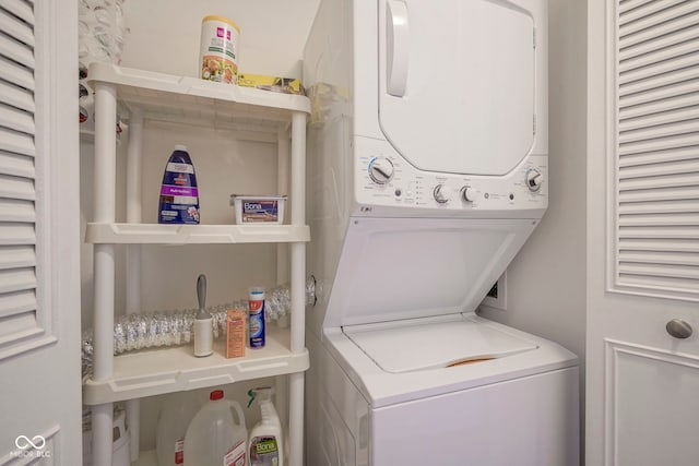 3965 N Meridian St Unit 3J, West, Indianapolis, IN 46208 - laundry area with stacked washer and clothes dryer