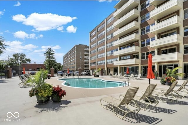 3965 N Meridian St Unit 3J, West, Indianapolis, IN 46208 - community pool with a patio area