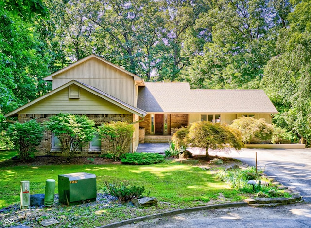 1530 W Forest Rd, Crawfordsville, IN 47933 - photo 1