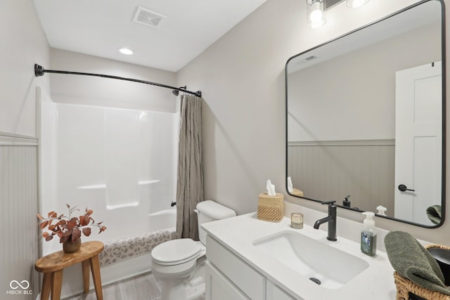 17551 Gruner Way, Westfield, IN 46062 - full bathroom with toilet, vanity, and shower / tub combo