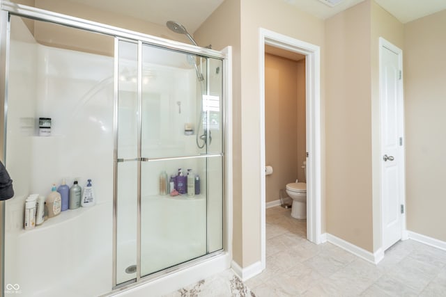 1661 Devonshire Ave, Avon, IN 46123 - full bathroom featuring a stall shower, toilet, and baseboards