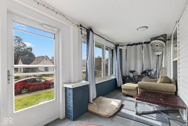 938 N Tuxedo St, Indianapolis, IN 46201 - sunroom with healthy amount of natural light