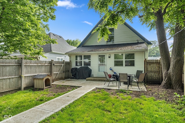 938 N Tuxedo St, Indianapolis, IN 46201 - back of house with a patio
