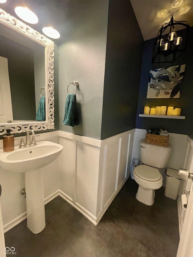 2210 Bridlewood Dr, Franklin, IN 46131 - half bath featuring a wainscoted wall and a decorative wall