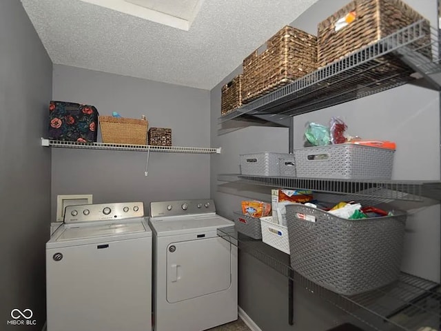 2210 Bridlewood Dr, Franklin, IN 46131 - laundry area featuring washing machine and dryer and a textured ceiling