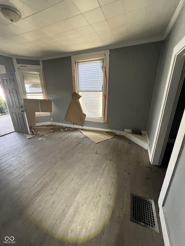 409 Parkway Ave, Indianapolis, IN 46225 - entryway featuring wood finished floors, ornamental molding, and baseboards