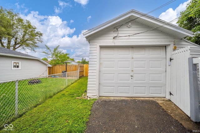 2007 Lincoln Ave, New Castle, IN 47362 - detached garage featuring asphalt driveway