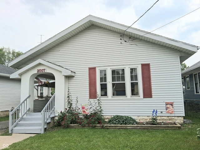 2007 Lincoln Ave, New Castle, IN 47362 - bungalow-style home featuring a front yard