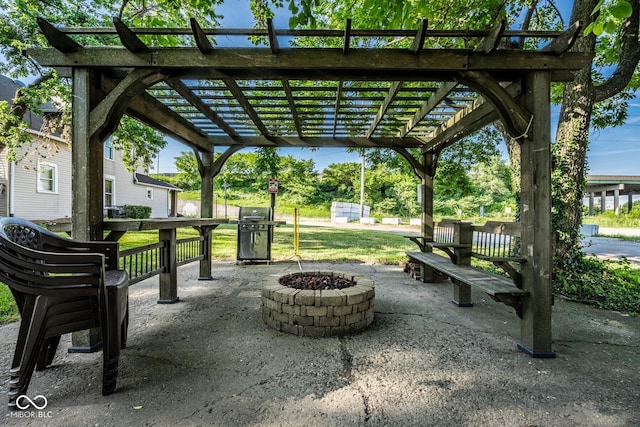 262 W Ray St, Indianapolis, IN 46225 - surrounding community featuring a fire pit, a pergola, and a yard
