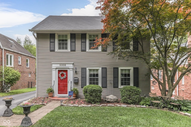 5306 N Kenwood Ave, Indianapolis, IN 46208 - view of front facade with a front lawn