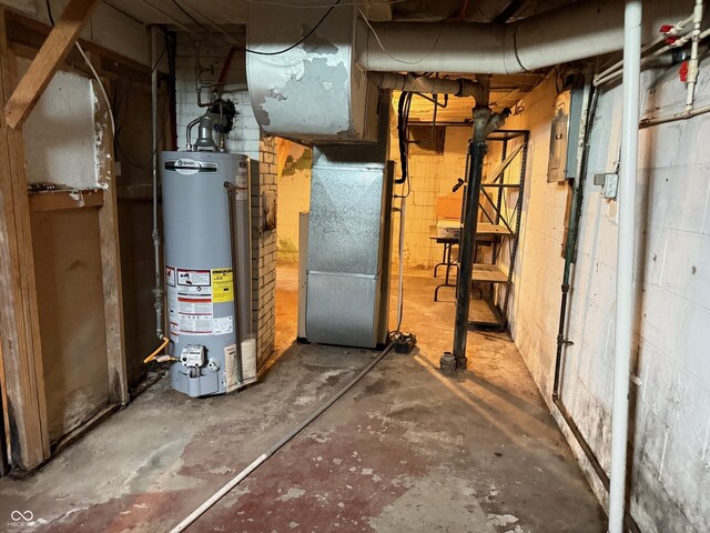 4853 Wentworth Blvd, Indianapolis, IN 46201 - utility room featuring water heater