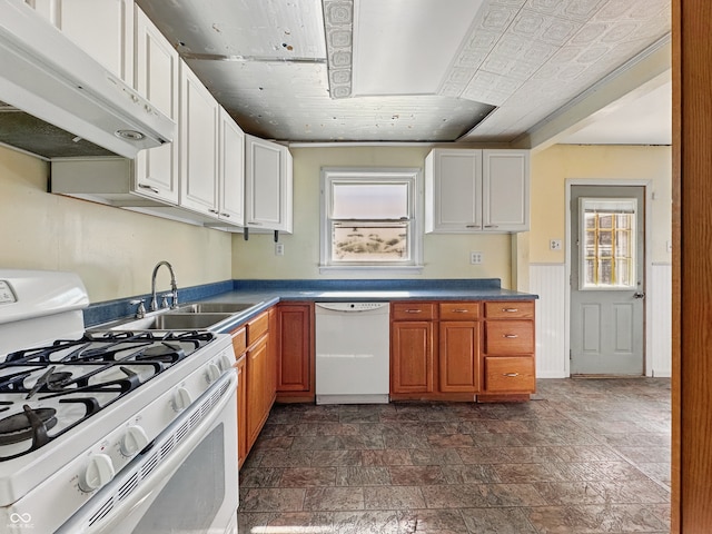621 N Livingston Ave, Indianapolis, IN 46222 - kitchen featuring white appliances, under cabinet range hood, a sink, and dark countertops