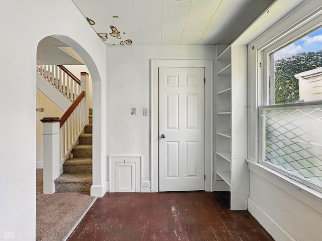 621 N Livingston Ave, Indianapolis, IN 46222 - entrance foyer with arched walkways and stairs
