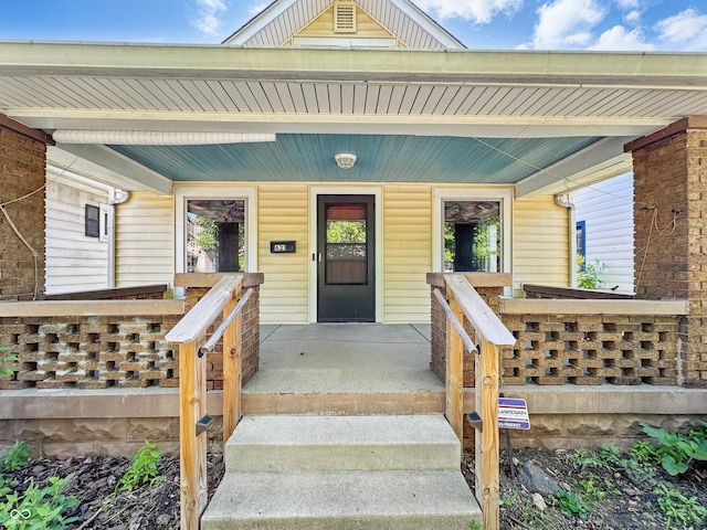 621 N Livingston Ave, Indianapolis, IN 46222 - entrance to property with a porch