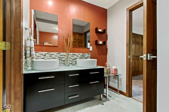 7426 Shadow Wood Dr, Indianapolis, IN 46254 - full bath with double vanity, tasteful backsplash, and baseboards