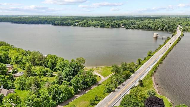 7426 Shadow Wood Dr, Indianapolis, IN 46254 - bird's eye view of a main thoroughfare, a large body of water, and a heavily wooded area