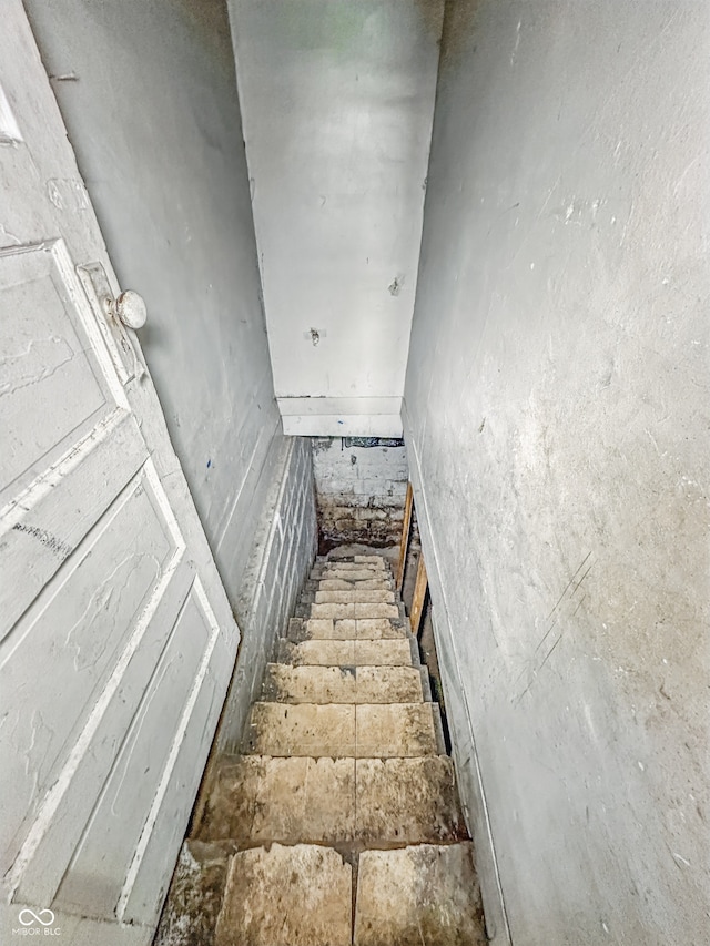 3526 E Vermont St, Indianapolis, IN 46201 - view of stairs