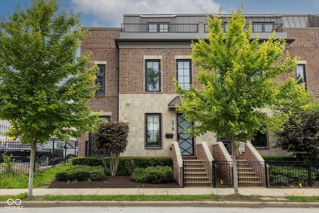 1818 N Pennsylvania St, Indianapolis, IN 46202 - multi unit property featuring brick siding and a balcony