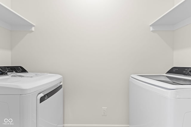 1405 Deloss St, Indianapolis, IN 46201 - laundry area featuring independent washer and dryer
