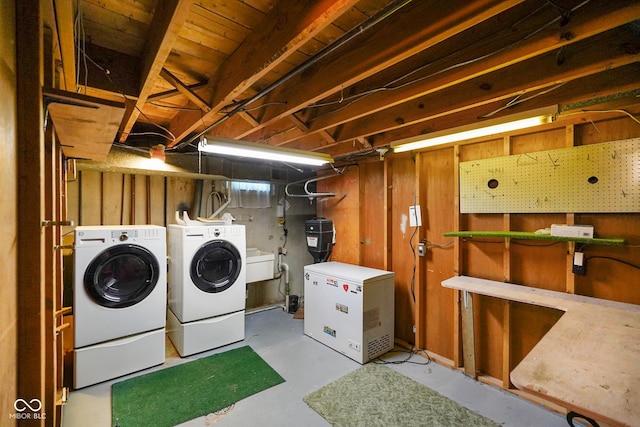 6133 Ashway Ct, Indianapolis, IN 46224 - laundry area featuring independent washer and dryer
