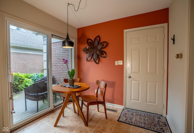 131 Olde Mill Bay, Indianapolis, IN 46260 - dining area featuring baseboards