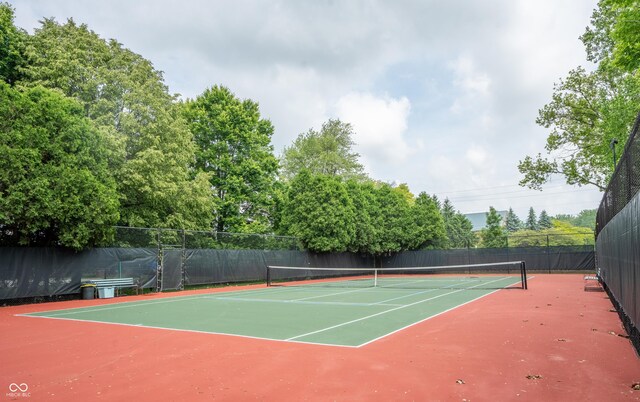 131 Olde Mill Bay, Indianapolis, IN 46260 - view of tennis court featuring community basketball court