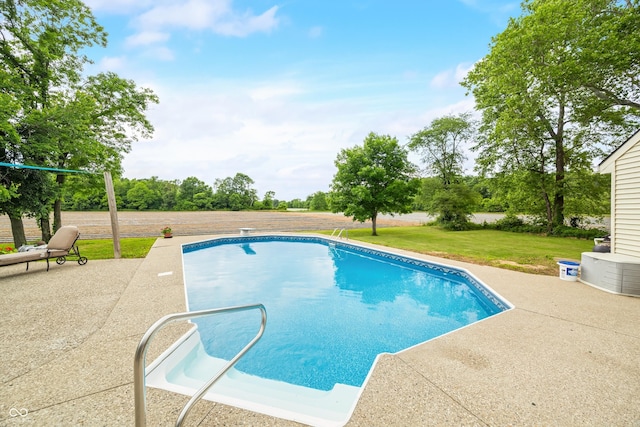5439 E Kinderhook Rd, Scottsburg, IN 47170 - swimming pool with a lawn, a patio area, and a diving board
