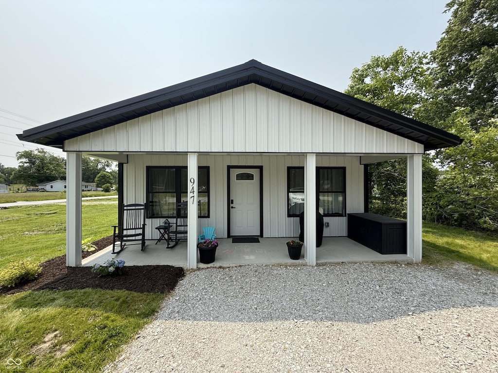 947 S Grant St, Brazil, IN 47834 - bungalow-style house featuring a porch and a front lawn