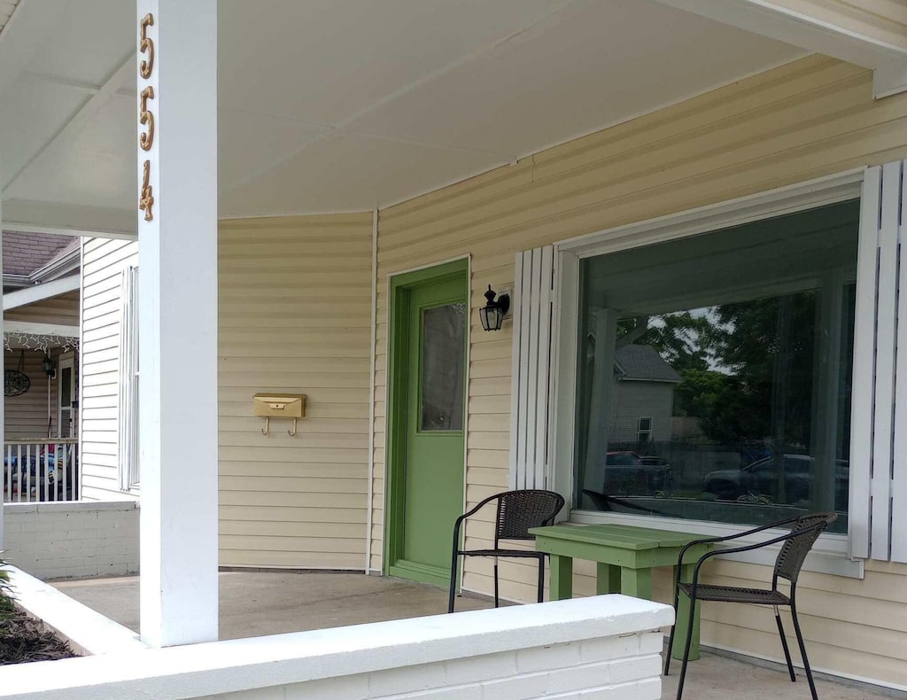 554 W Taylor St, Shelbyville, IN 46176 - view of porch