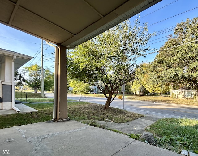 307 N Arlington Ave, Indianapolis, IN 46219 - view of patio