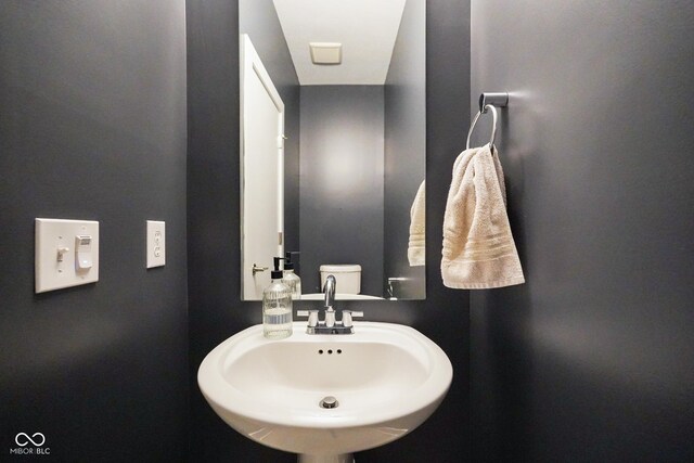 2125 Coretta Way, Indianapolis, IN 46202 - bathroom with a sink
