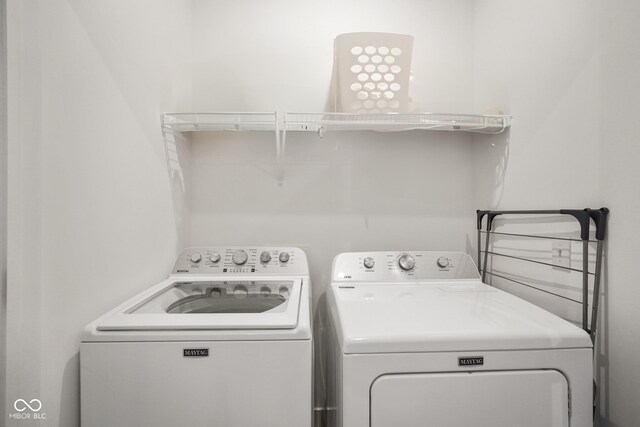 2125 Coretta Way, Indianapolis, IN 46202 - laundry area featuring separate washer and dryer