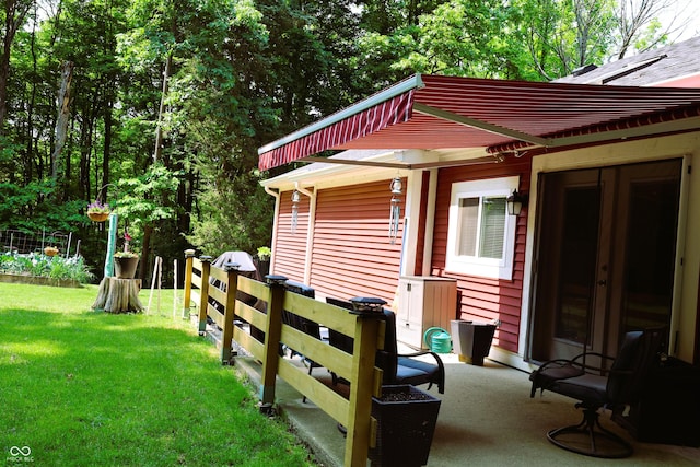5654 Paradise Dr, Martinsville, IN 46151 - view of side of property with a yard