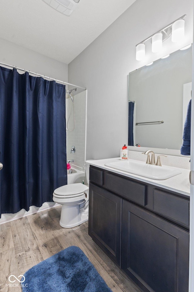 7834 Fairwood Blvd, Plainfield, IN 46168 - full bath featuring toilet, wood finished floors, vanity, and shower / tub combo