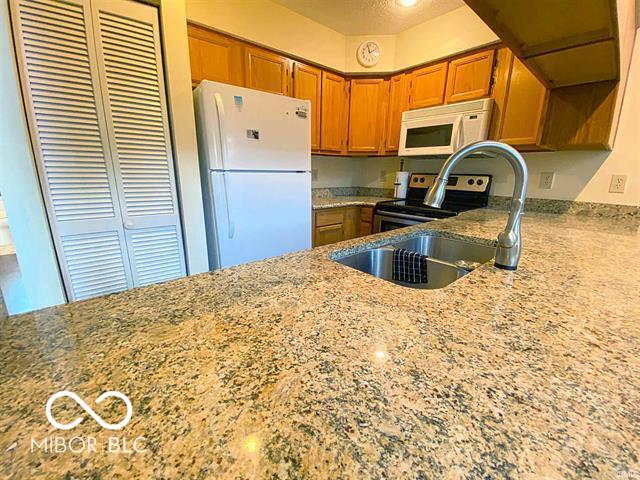 4068 E Eagle Bay Dr Unit 46, Bloomington, IN 47401 - photo 9