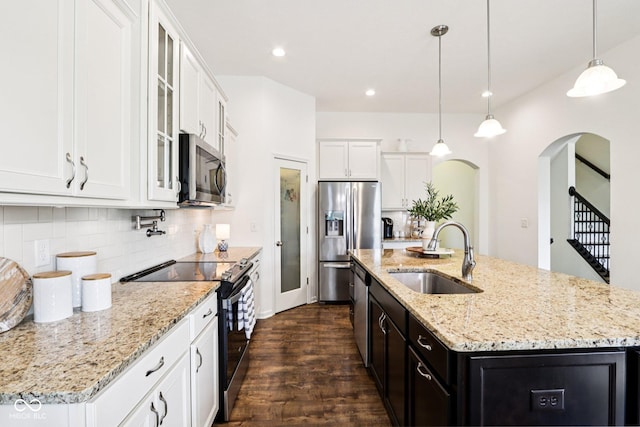 1521 Avondale Dr, Westfield, IN 46074 - kitchen featuring stainless steel appliances, a sink, arched walkways, an island with sink, and tasteful backsplash