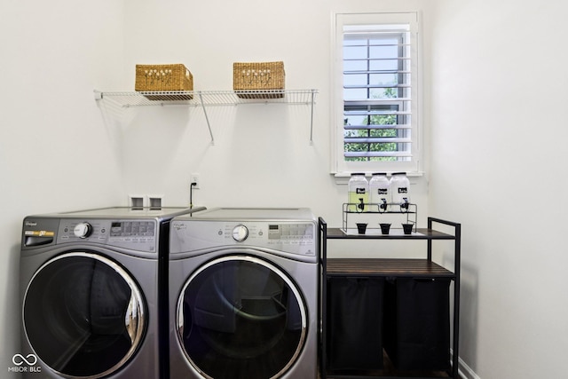 1521 Avondale Dr, Westfield, IN 46074 - laundry area featuring washing machine and clothes dryer and baseboards